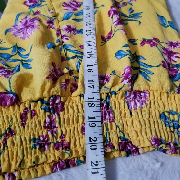 Women's Floral Smocked Yellow Top Size Medium Ruffled Sleeves - Picture 8 of 9